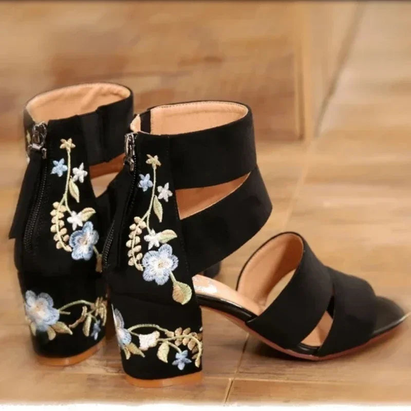 Sandalias tobilleras con plataforma y tacón cuadrado. Diseño elegante, moderno y cómodo