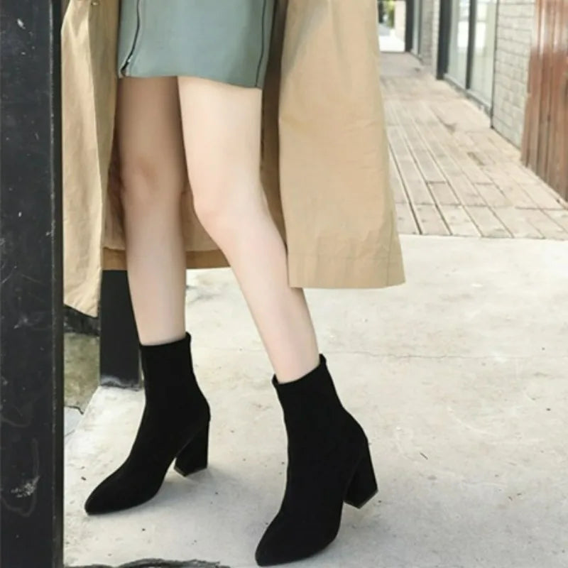Botines elegantes de ante para mujer – Chelsea con tacón alto