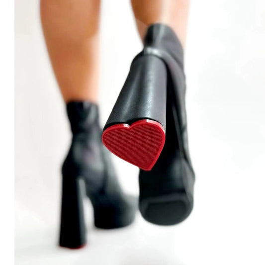 Botines de vinipiel con plataforma alta - Moda femenina con tacón de corazón