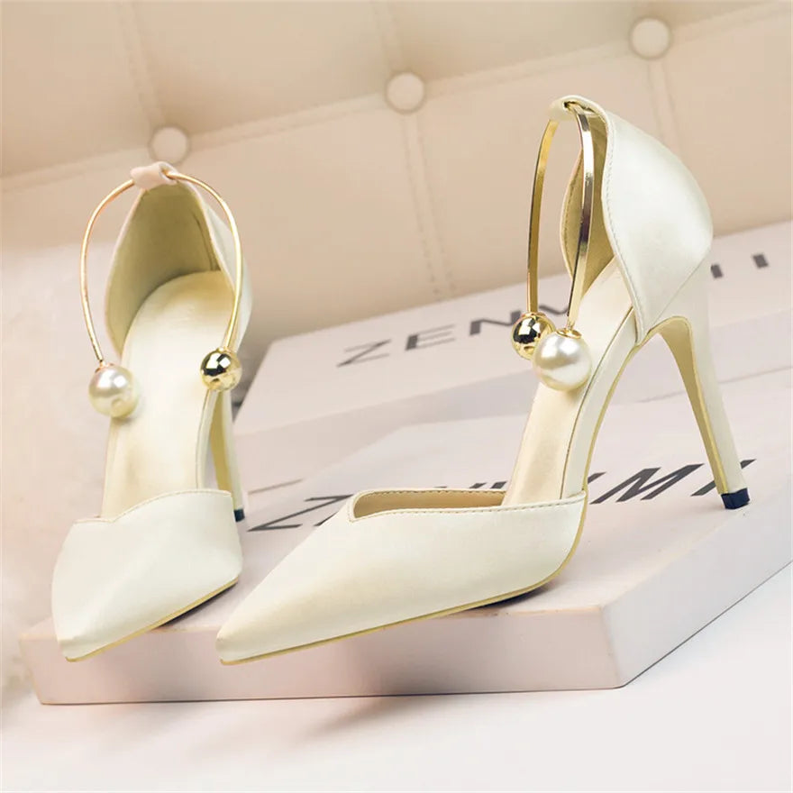 Zapatos de fiesta de seda suave | Tacones altos puntiagudos con detalle de perla.