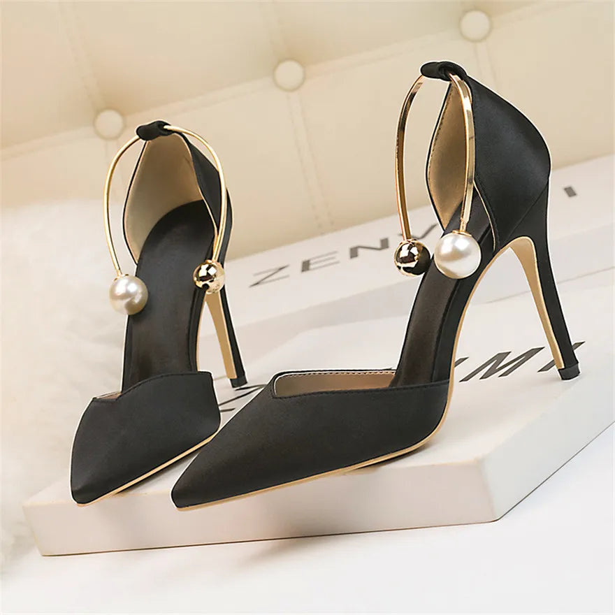 Zapatos de fiesta de seda suave | Tacones altos puntiagudos con detalle de perla.