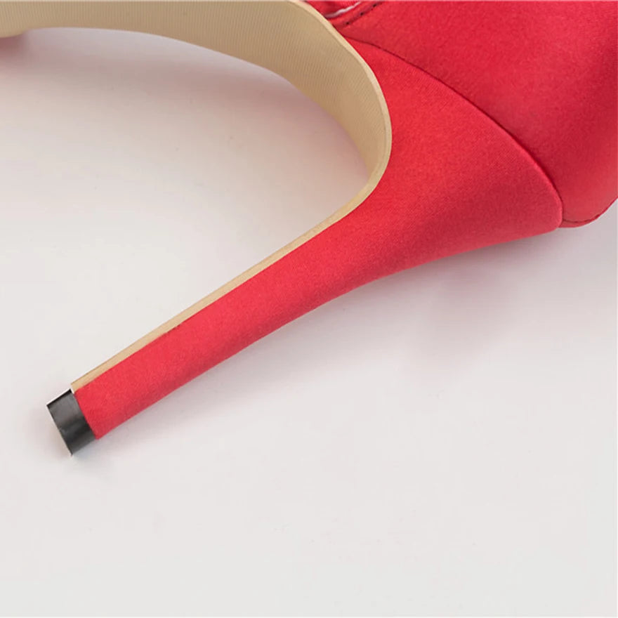 Zapatos de fiesta de seda suave | Tacones altos puntiagudos con detalle de perla.