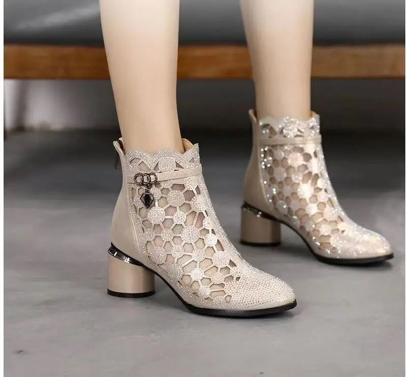 Botines de moda para mujer – punta fina, tacón cómodo y diseño veraniego