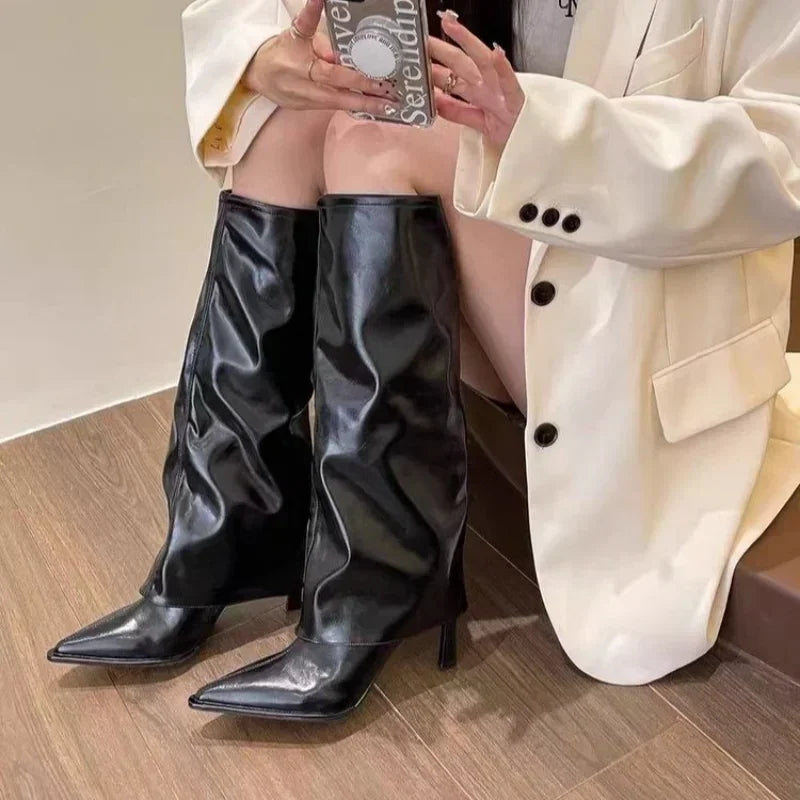 Botas altas para mujer – tendencia 2025, sin cordones y con tacón fino