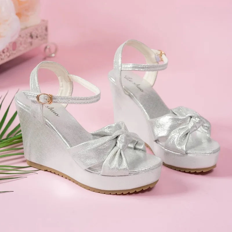 Sandalias con cuña y plataforma – comodidad y estilo para verano 2025