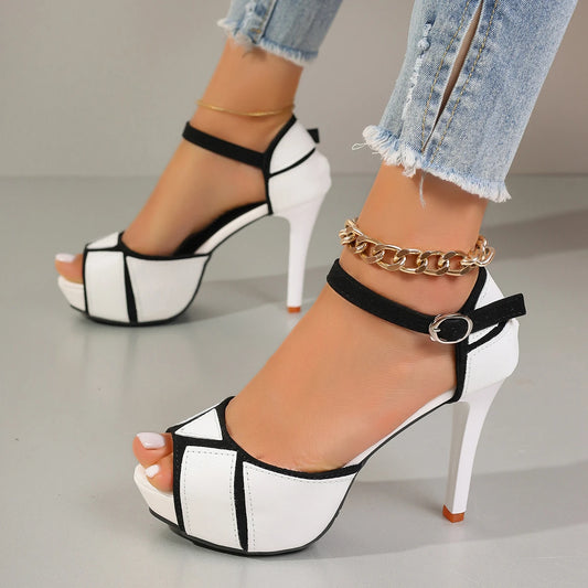 Sandalias de Tacón Fino con Plataforma y Diseño Bicolor – Elegancia de Verano