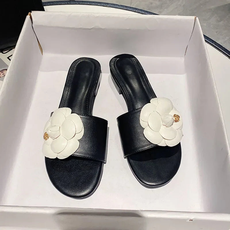 Zapatillas de diseño con flor de Camelia para Mujer, Sandalias de verano de tacón bajo