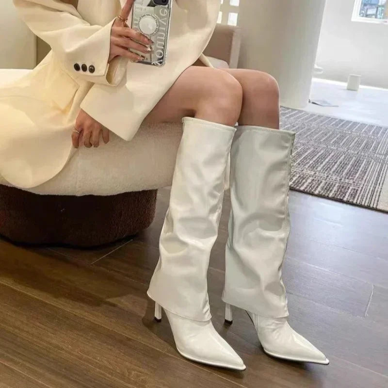 Botas altas para mujer – tendencia 2025, sin cordones y con tacón fino