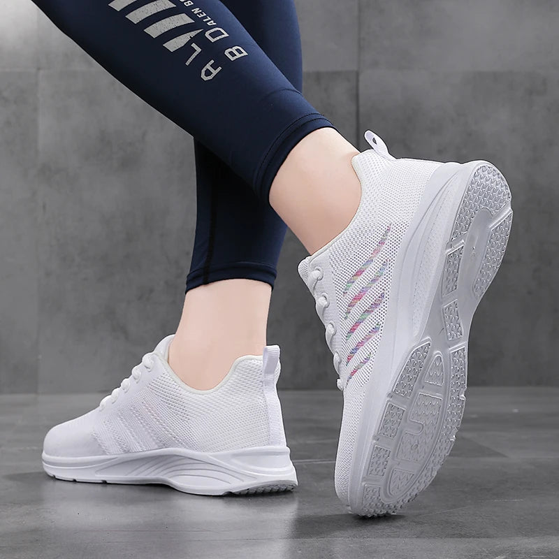 Zapatos deportivos de mujer – mocasines de malla con cuña ligera.