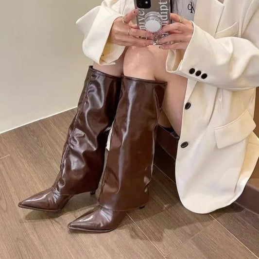 Botas altas para mujer – tendencia 2025, sin cordones y con tacón fino