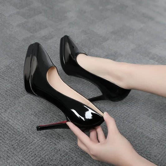 Stilettos clásicos para mujer - Tacones de charol con punta afilada y diseño sexy.
