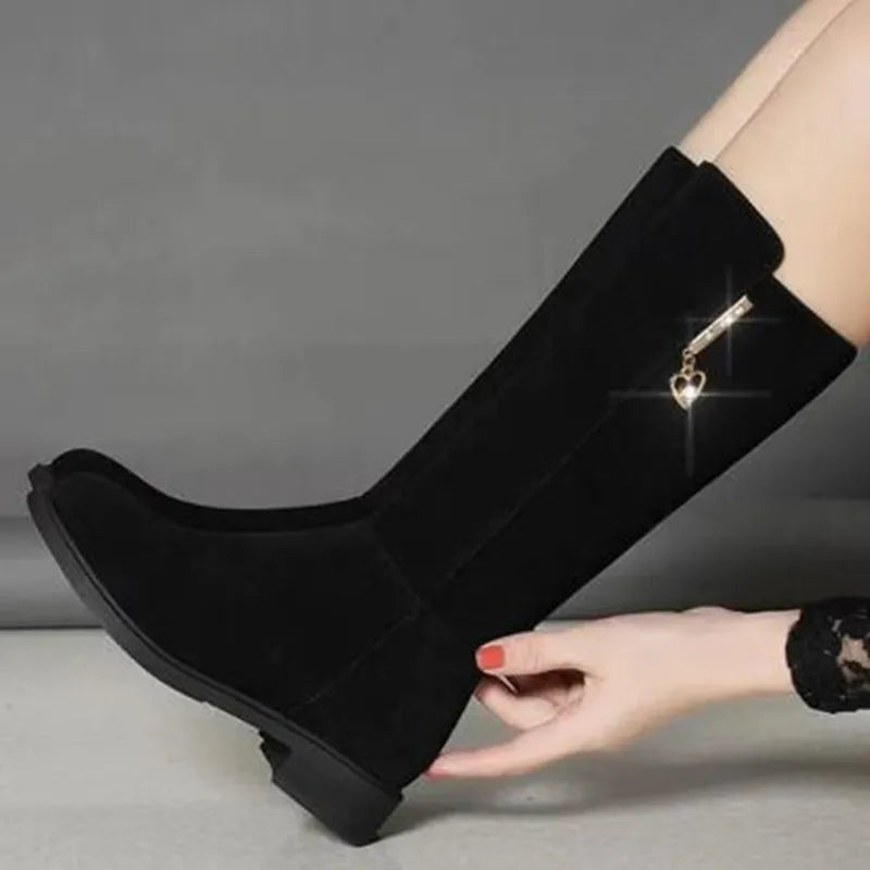 Botas largas de mujer – estilo moderno, forro de felpa y suela plana