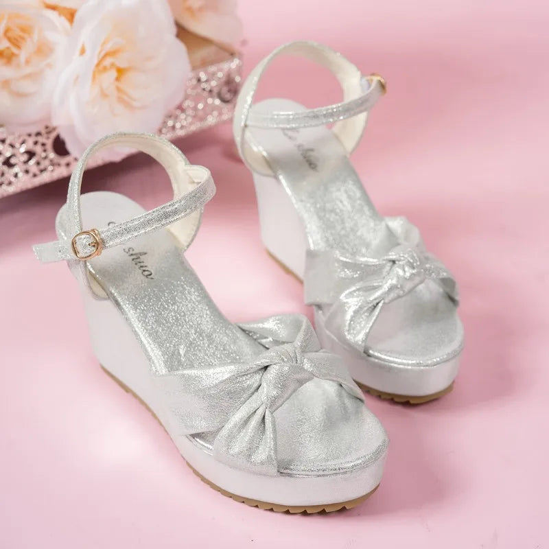 Sandalias con cuña y plataforma – comodidad y estilo para verano 2025