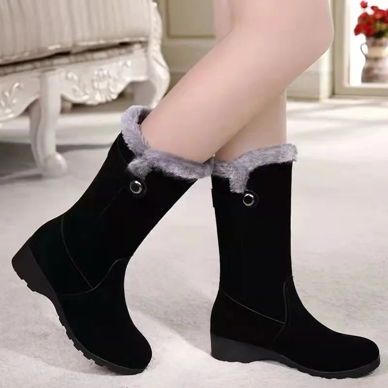 Botas de gamuza con felpa cálida para mujer. Diseño cómodo de caña media, resistentes y modernas