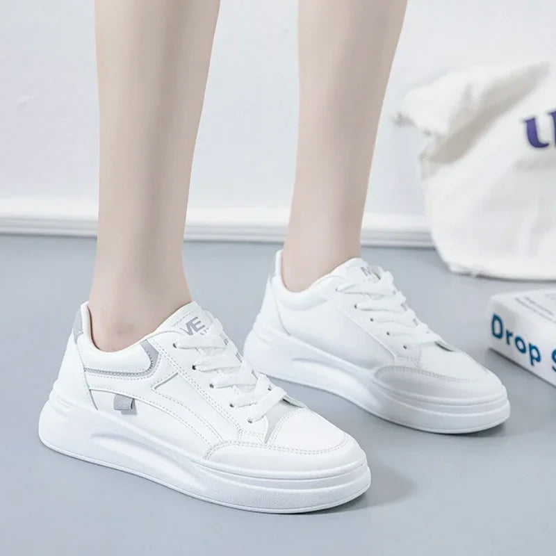 Tenis blancos de plataforma baja para mujer – casuales y transpirables
