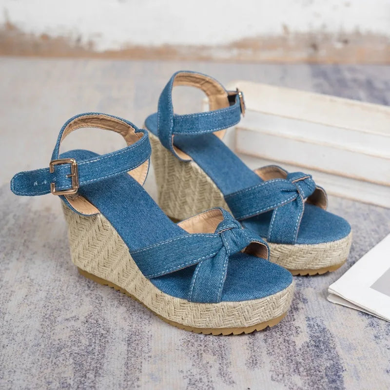 Sandalias con cuña y plataforma – comodidad y estilo para verano 2025