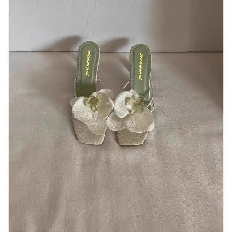 Sandalias de tacón alto con flor – Zapatos de verano elegantes para mujer 2025