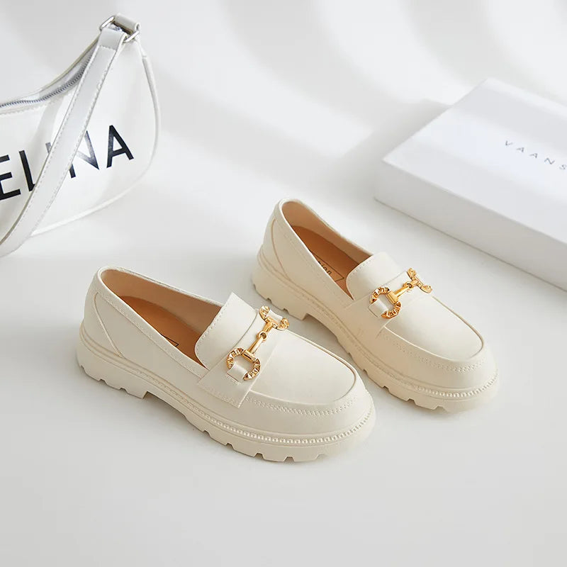 Zapatos mocasines de mujer cómodos | Flats con suela gruesa y hebilla metálica de moda.