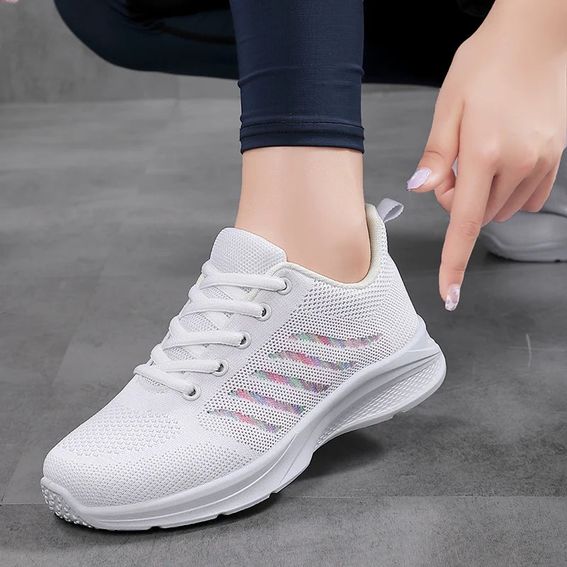 Zapatos deportivos de mujer – mocasines de malla con cuña ligera.