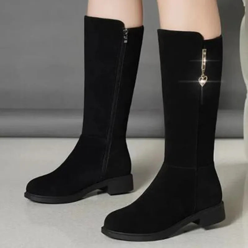 Botas largas de mujer – estilo moderno, forro de felpa y suela plana