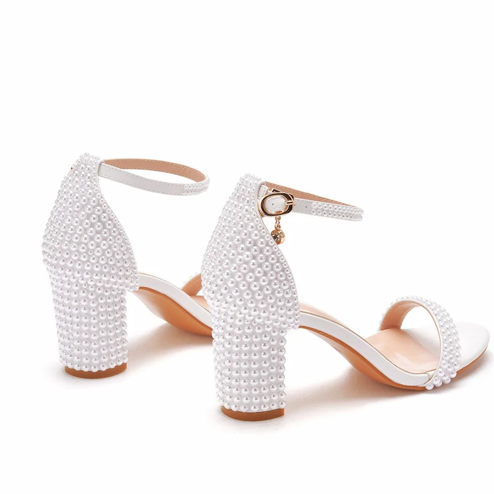 Zapatos de novia 2025 – Sandalias elegantes de tacón alto con perlas blancas