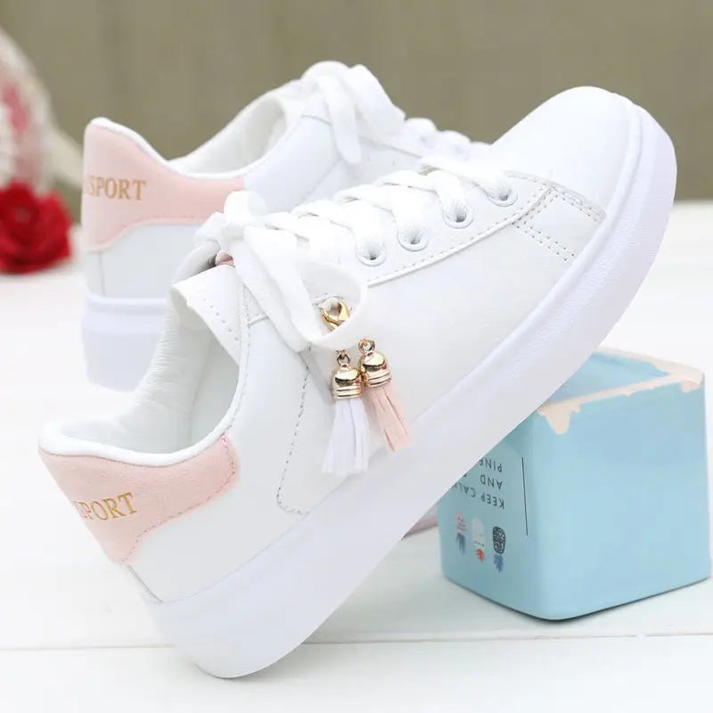 Tenis casuales de mujer – ligeros, modernos y de malla transpirable.