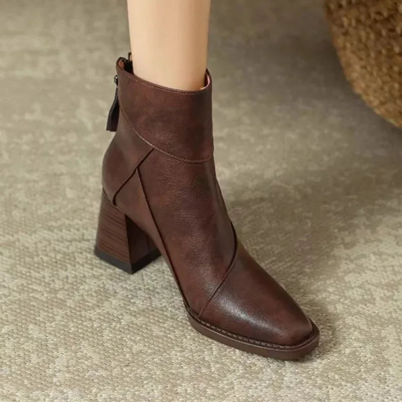 Botines Chelsea para mujer con tacón medio y punta estrecha. Elegantes, modernos y versátiles