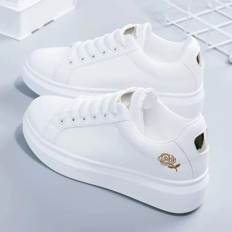 Zapatillas blancas para mujer – tenis casuales con bordado floral.