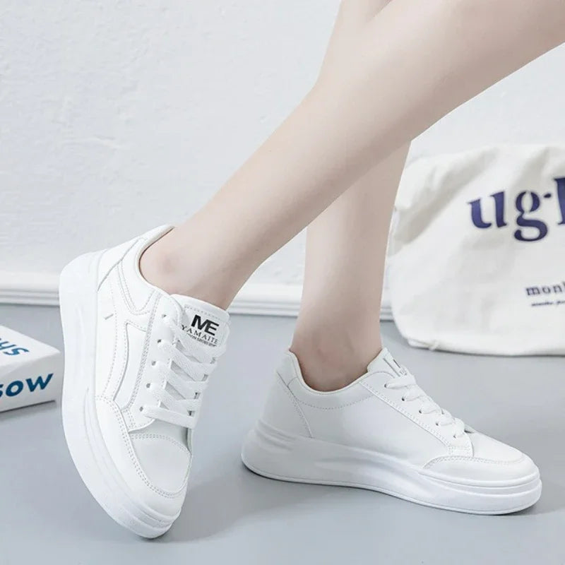 Tenis blancos de plataforma baja para mujer – casuales y transpirables