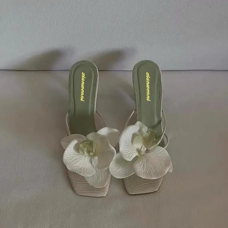 Sandalias de tacón alto con flor – Zapatos de verano elegantes para mujer 2025