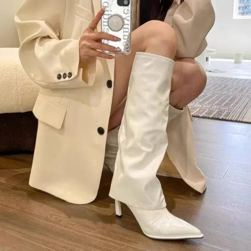 Botas altas para mujer – tendencia 2025, sin cordones y con tacón fino