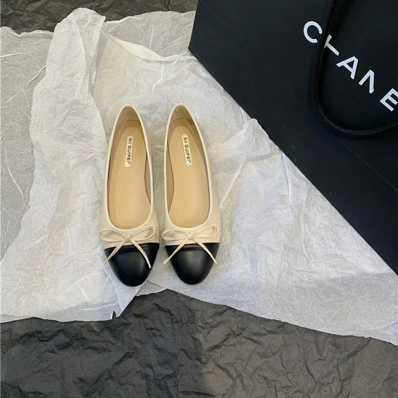 Bailarinas clásicas de mujer con diseño bicolor | Flats cómodos para uso diario.