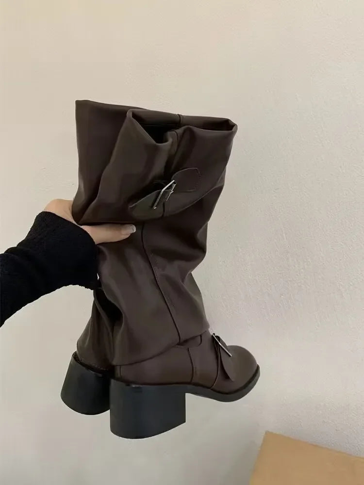 Botas góticas de mujer hasta la rodilla – plataforma y tacón grueso.