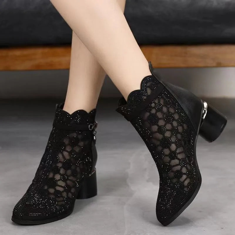 Botines de moda para mujer – punta fina, tacón cómodo y diseño veraniego