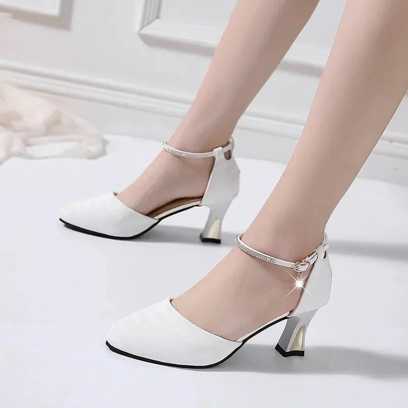Zapatos de tacón cuadrado con perlas – elegantes y cómodos para mujer
