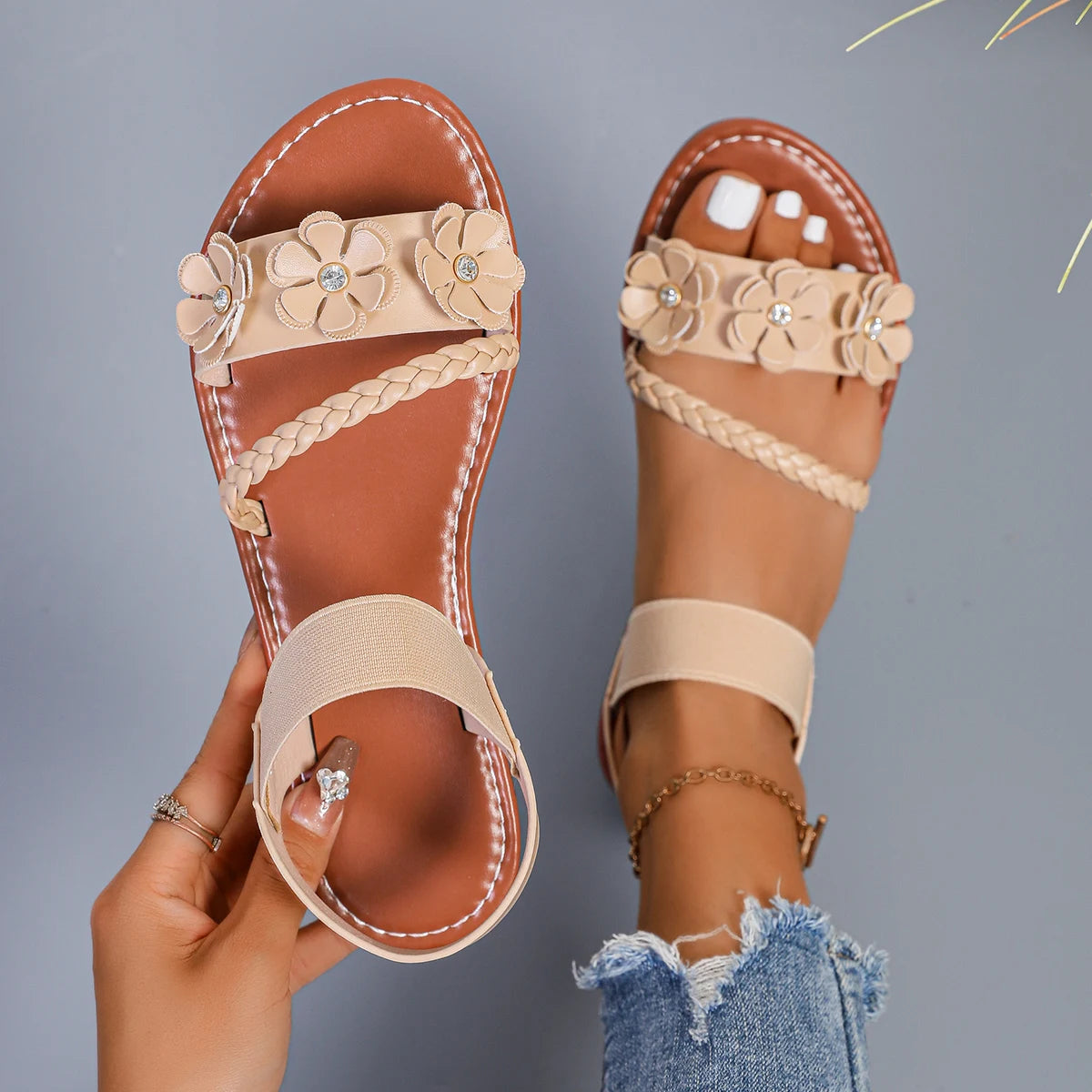 Sandalias de Cuña con Detalle Floral – Estilo Casual de Verano