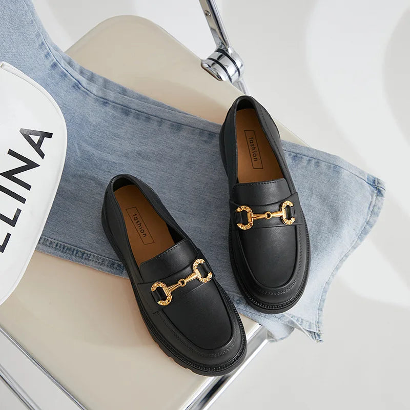 Zapatos mocasines de mujer cómodos | Flats con suela gruesa y hebilla metálica de moda.