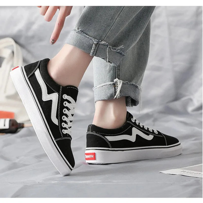 Zapatillas negras con blanco casuales – tenis básicos para mujer