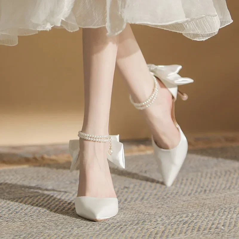 Tacones de fiesta para mujer - Sandalias blancas con perlas y moño mariposa