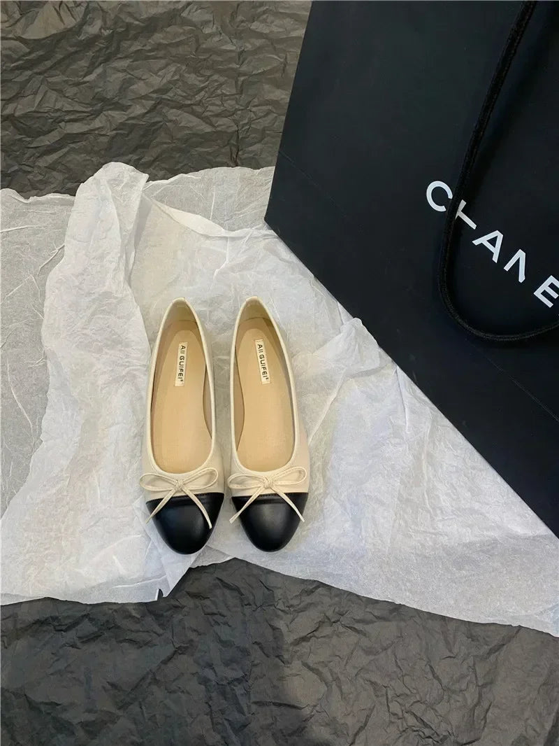 Bailarinas clásicas de mujer con diseño bicolor | Flats cómodos para uso diario.