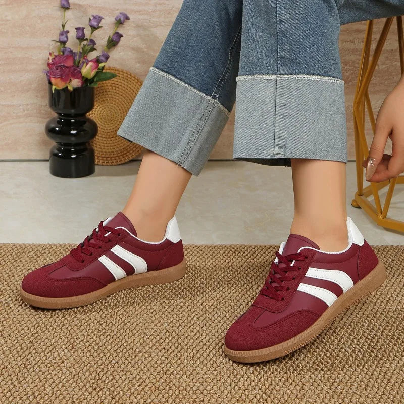 Tenis rojos para mujer – estilo retro casual y deportivo.